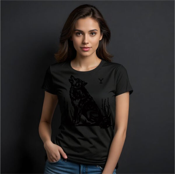 Y24TDY011_F Playera Yellowstone Vaquero Terciopelo